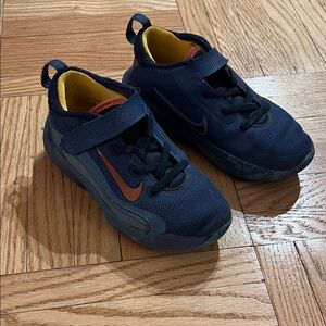 Nike Kids Dark Blue and Rust Sneakers